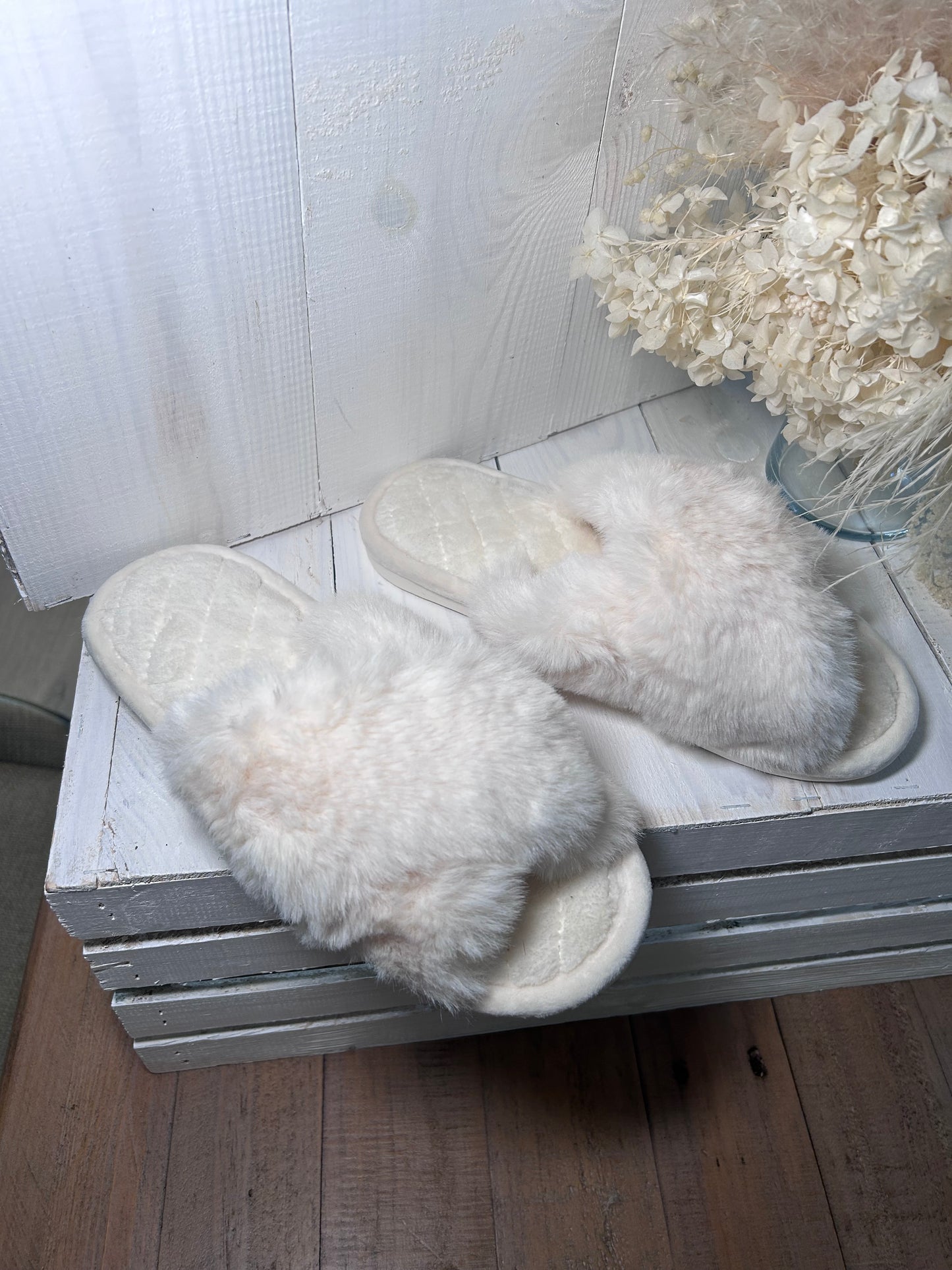 Fluffy slippers- cream