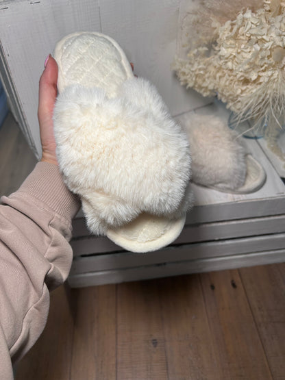 Fluffy slippers- cream