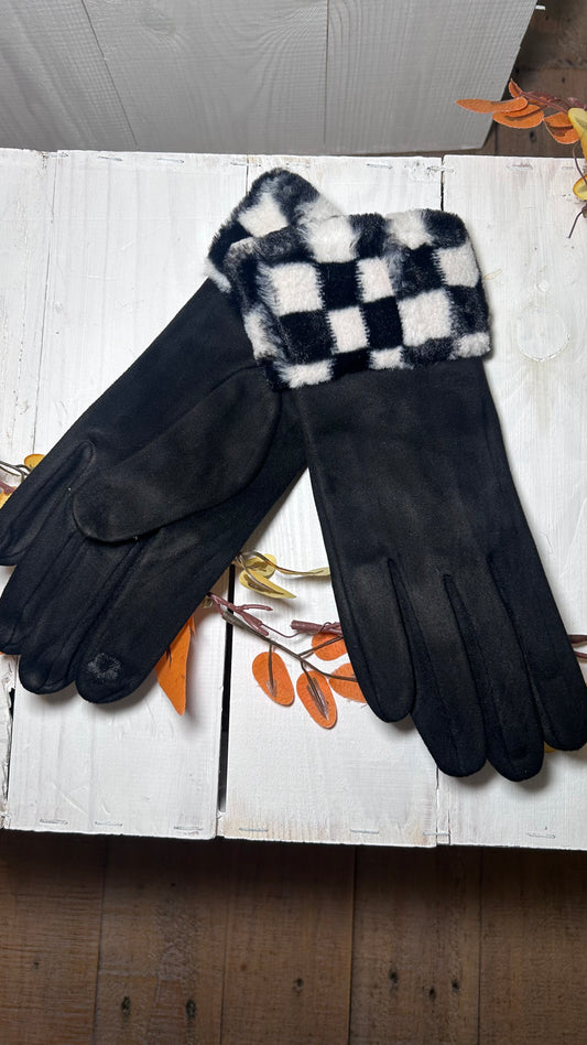 Black & white checkered cuff gloves