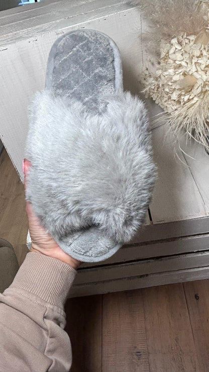 Fluffy slippers- grey